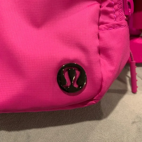 NWT Rare 🦄 Lululemon Everywhere Belt Bag Highlight Purple - Picture 11 of 14